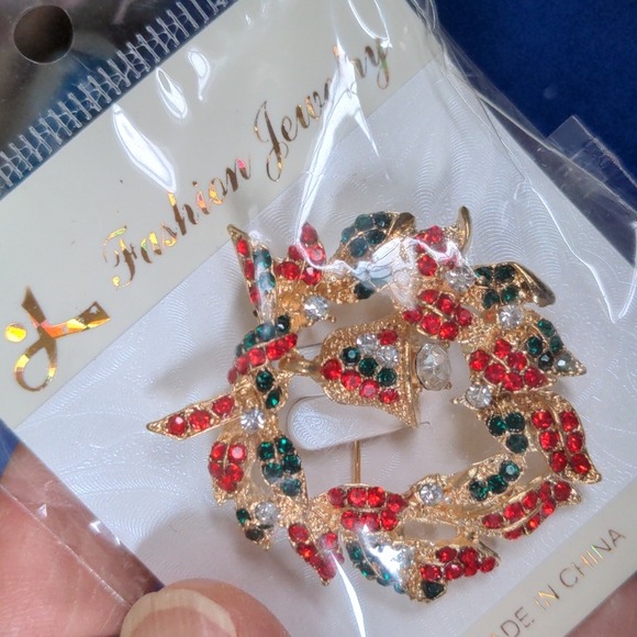 Brand New Lot of 6 Christmas Brooches A043 - Picture 5 of 8